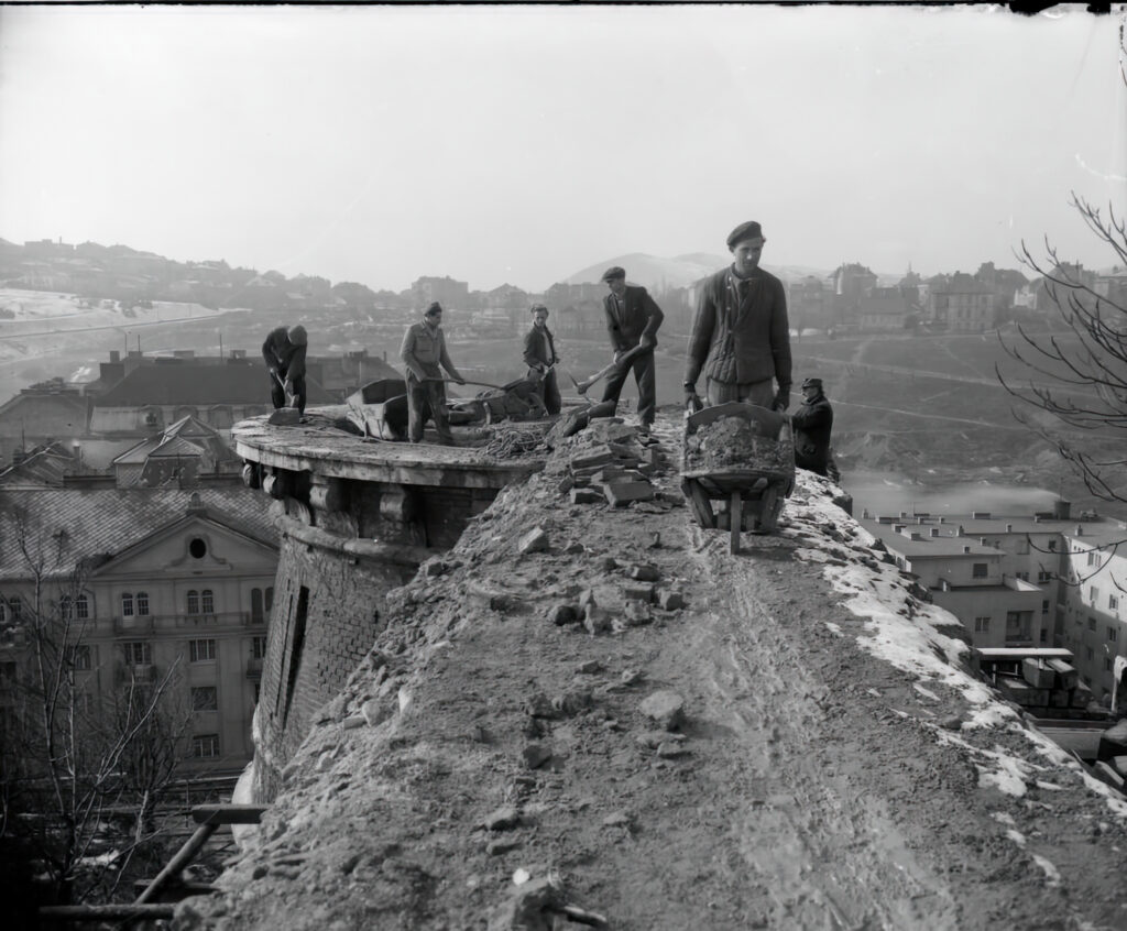 Dorn Piroska: Munkaközi felvétel. 1951